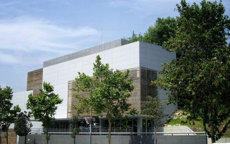 CONSTRUCCIÓN DE LA BIBLIOTECA PENITENTS DE BARCELONA